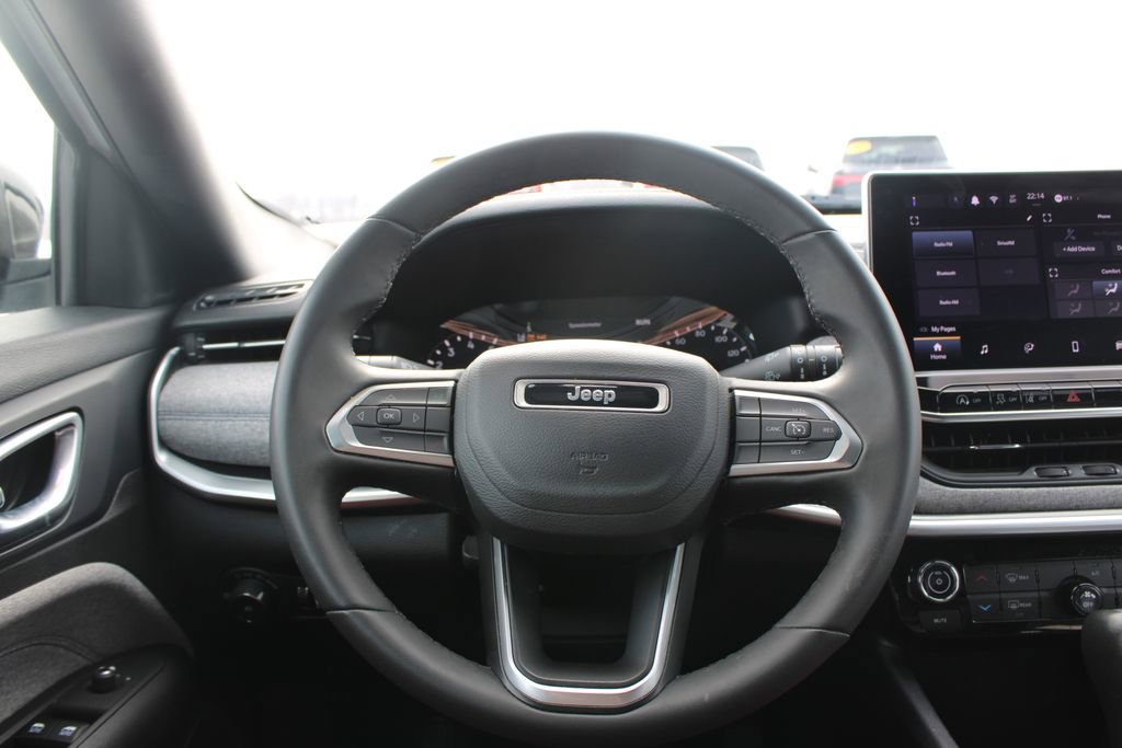 Used 2024 Jeep Compass Latitude image 32