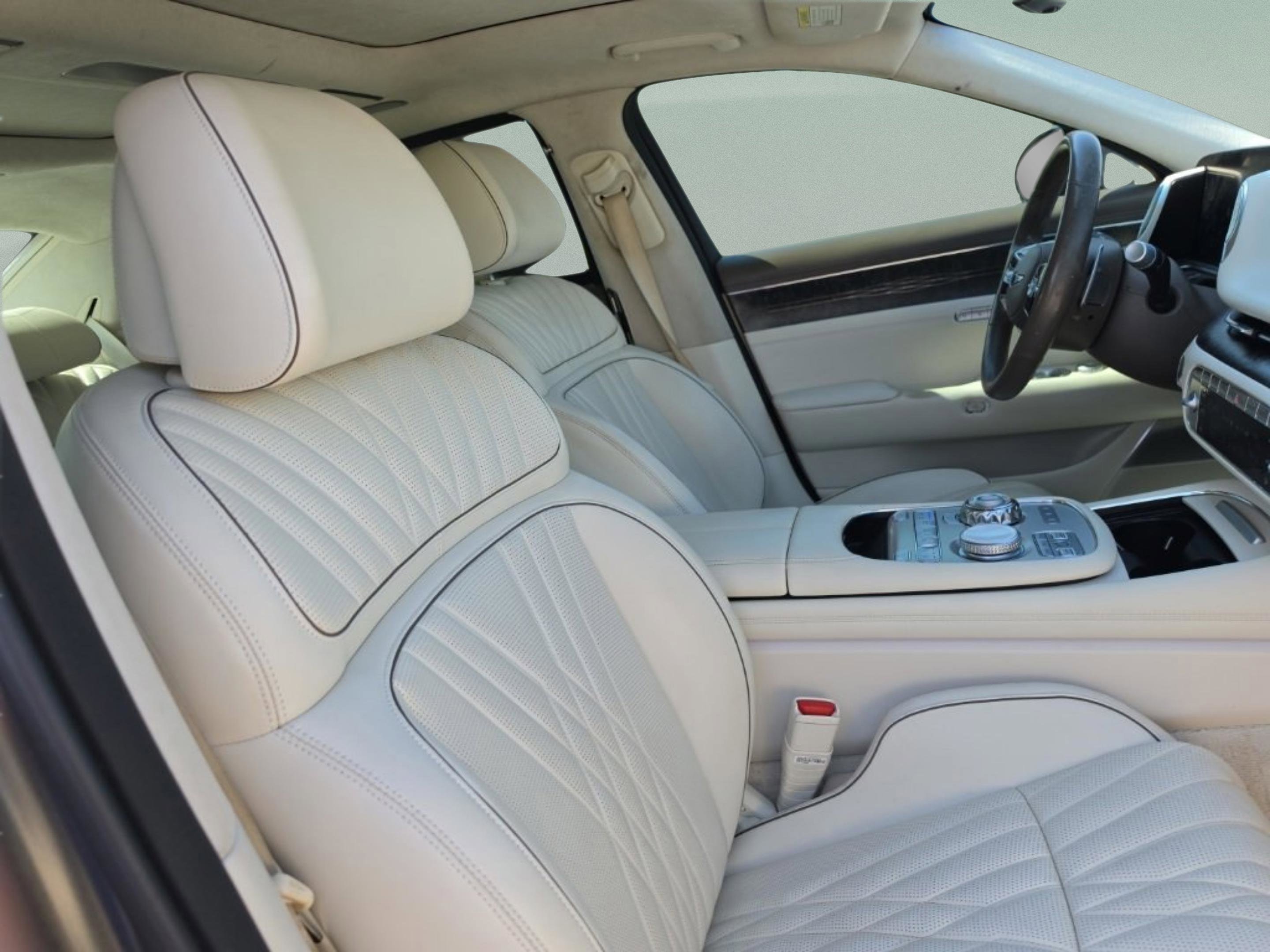 Used 2023 Genesis G90 3.5T image 32