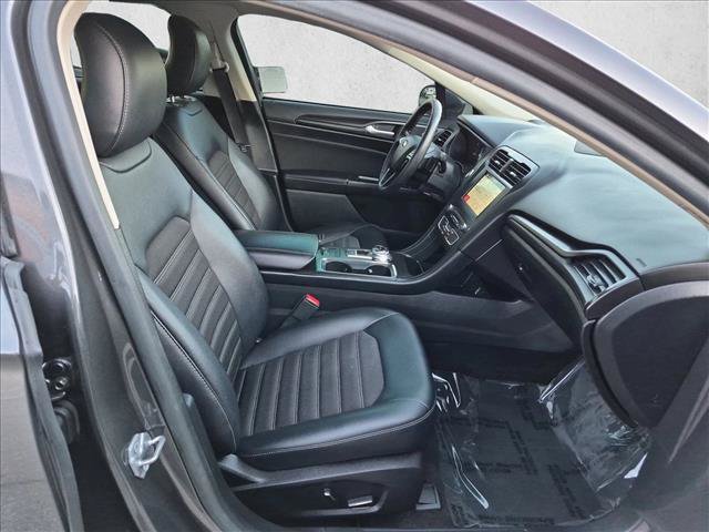 Used 2018 Ford Fusion SE w/ Equipment Group 201A FWD image 19