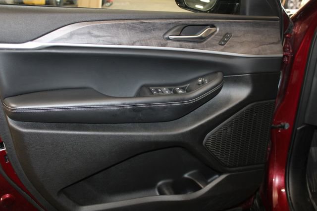 Used 2024 Jeep Grand Cherokee L Limited image 29