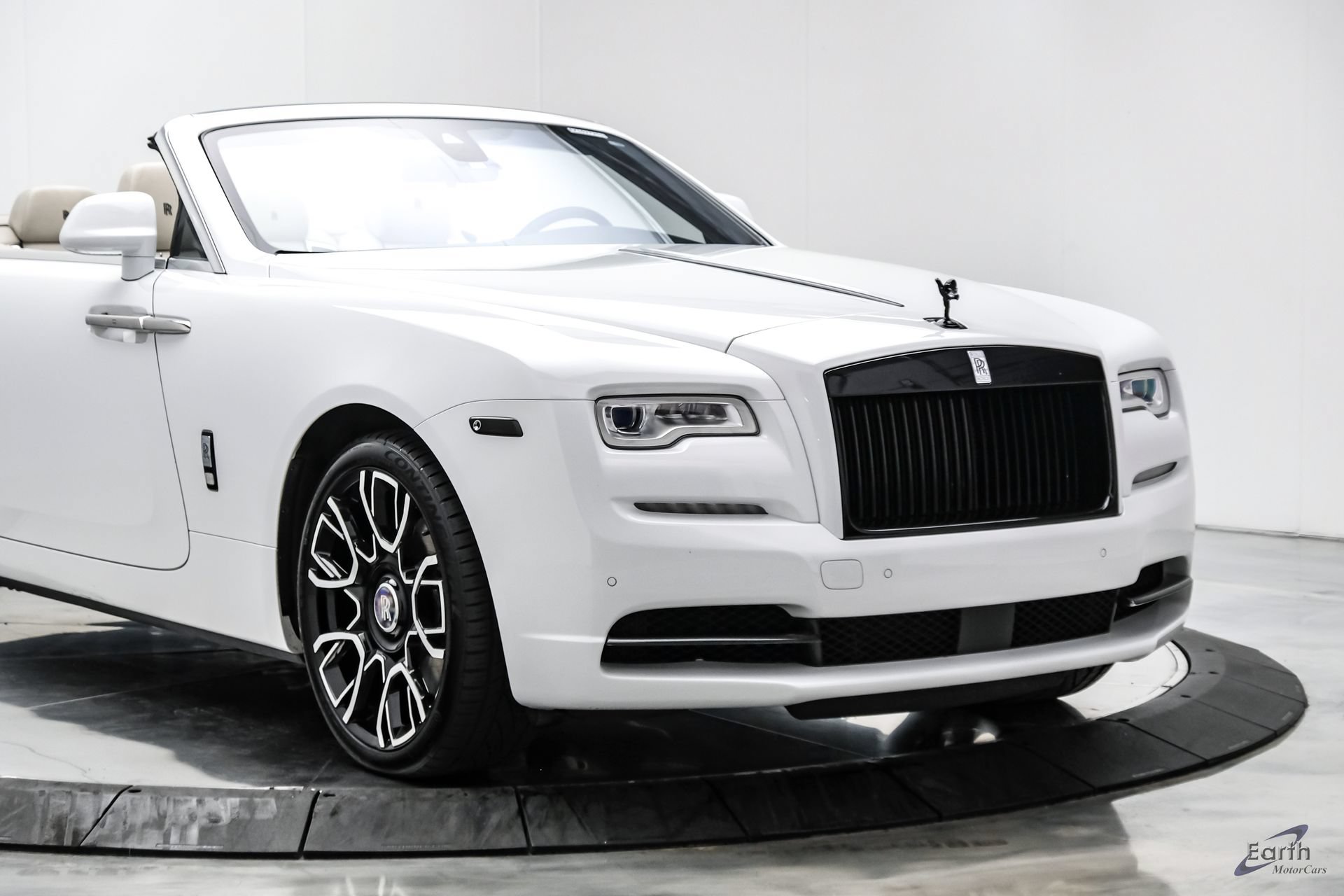 Used 2017 Rolls-Royce Dawn RWD image 34
