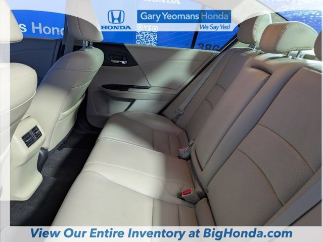 Used 2017 Honda Accord Touring image 17