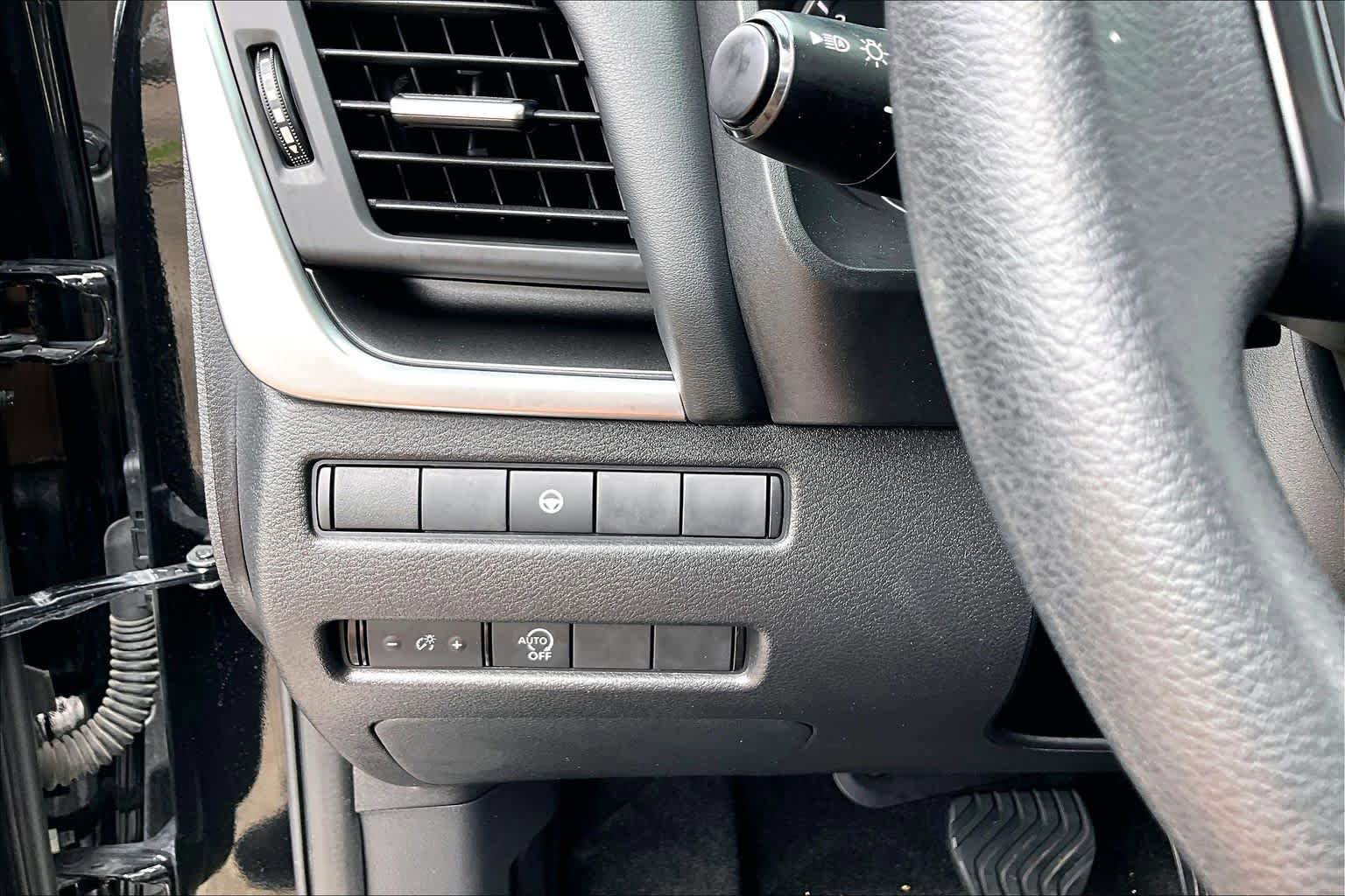 Certified 2023 Nissan Rogue SV FWD image 33