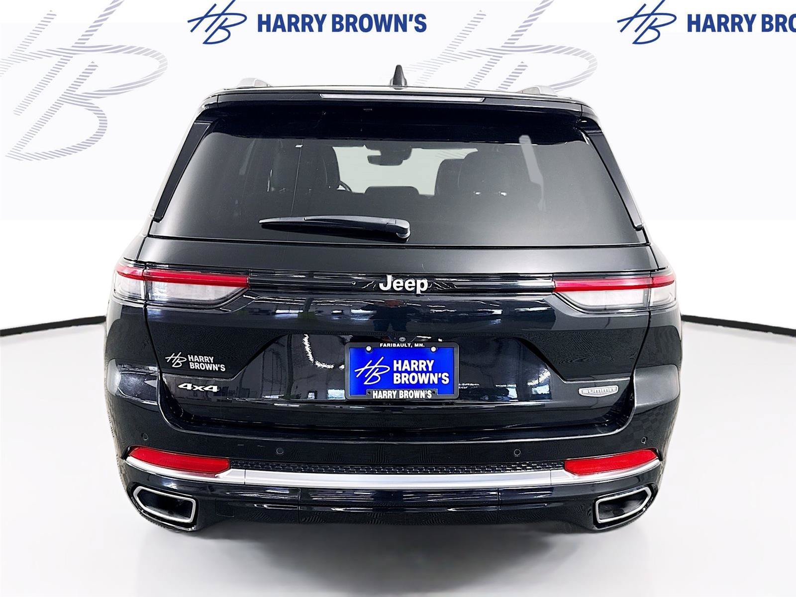 Used 2024 Jeep Grand Cherokee Summit w/ Luxury Tech Group V AWD/4WD image 32