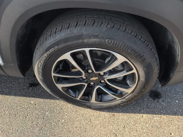 Used 2025 Chevrolet TrailBlazer LT w/ LT Cold Weather Package FWD image 11