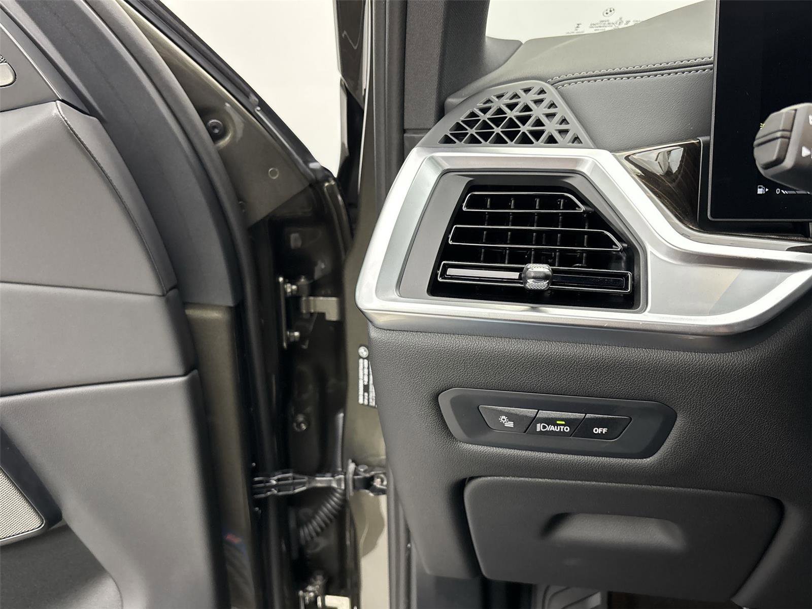 New 2026 BMW X5 xDrive40i w/ Climate Comfort Package image 31