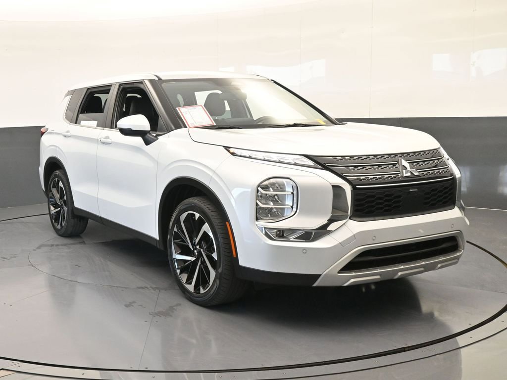 Used 2023 Mitsubishi Outlander SE image 9