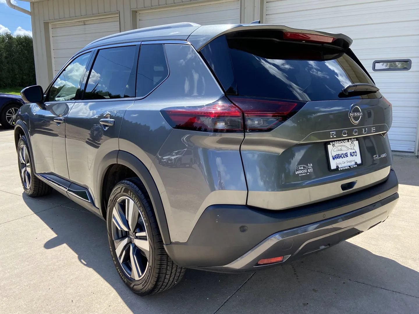 Used 2023 Nissan Rogue SL AWD/4WD image 5