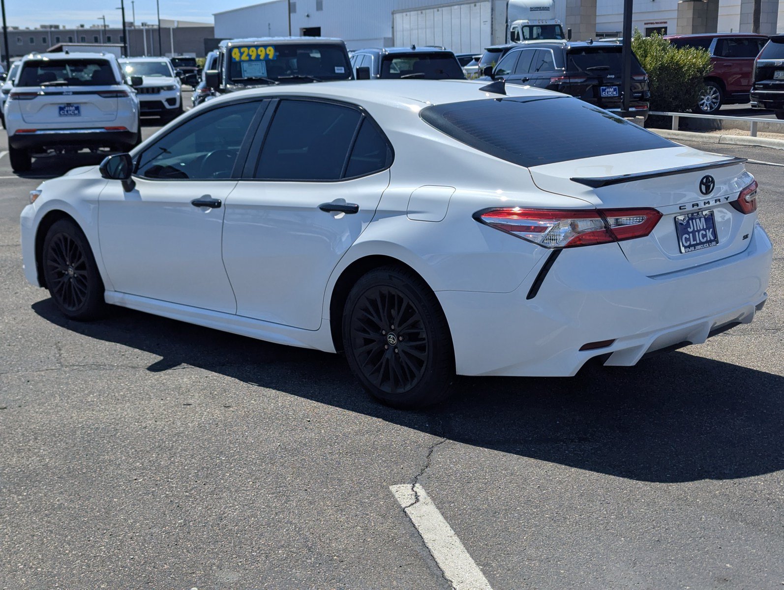 Used 2020 Toyota Camry SE w/ Carpet Mat Package FWD image 4
