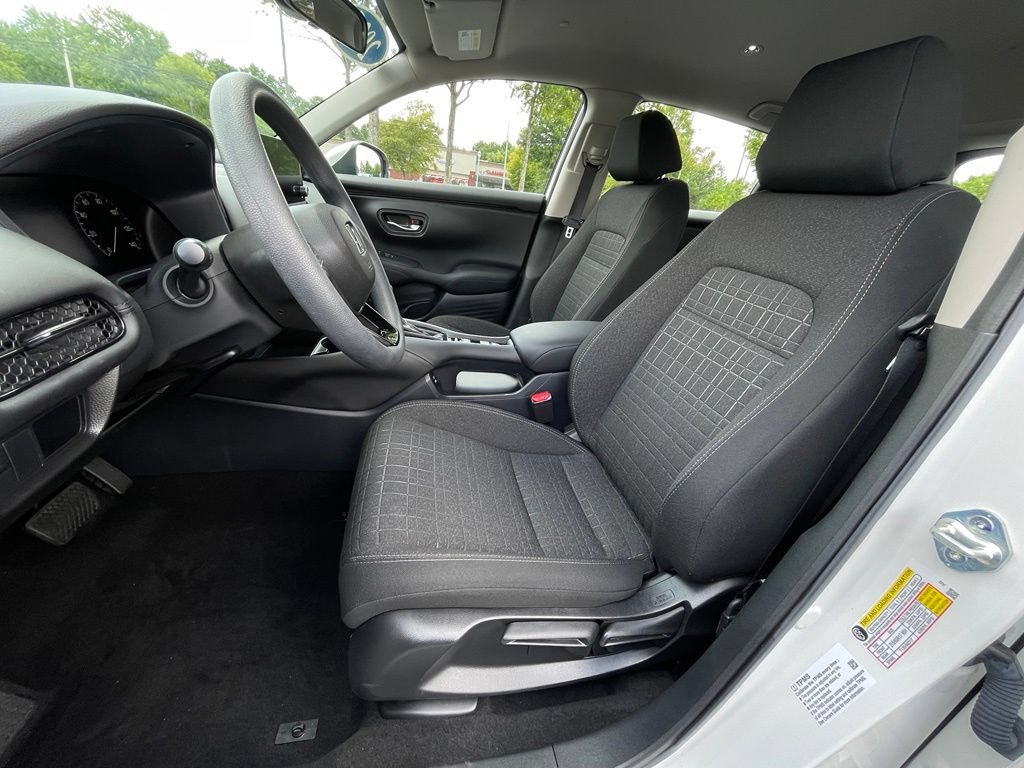Certified 2025 Honda HR-V LX image 26