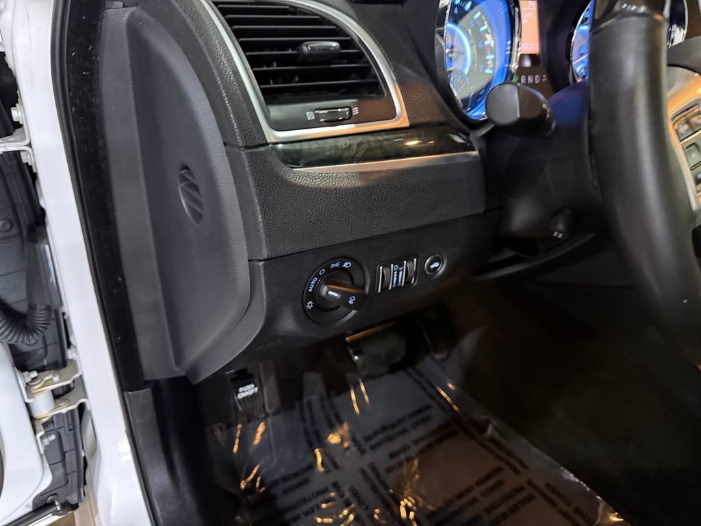 Used 2011 Chrysler 300 C w/ Sound Group RWD image 13