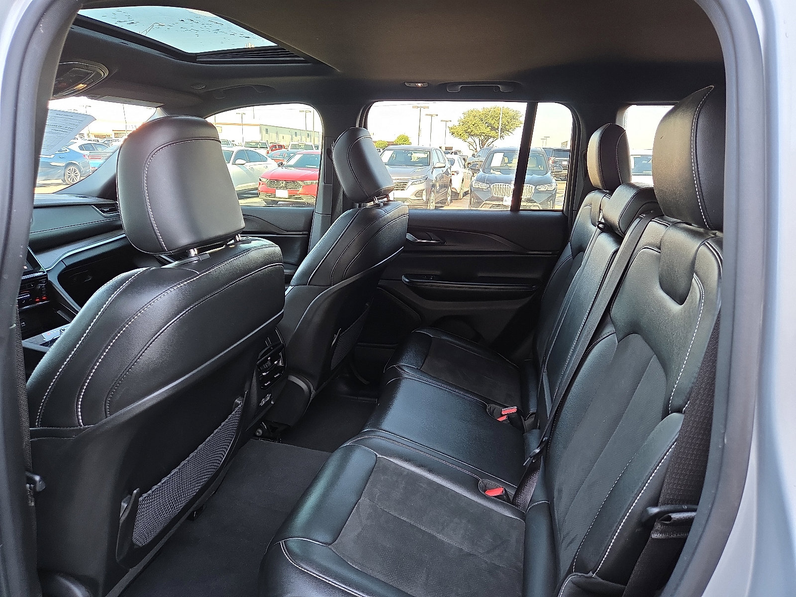 Used 2024 Jeep Grand Cherokee Altitude image 8