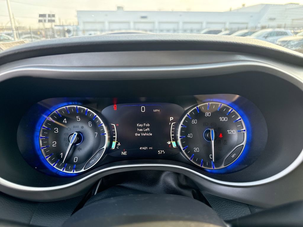 Used 2025 Chrysler Pacifica Select FWD image 14