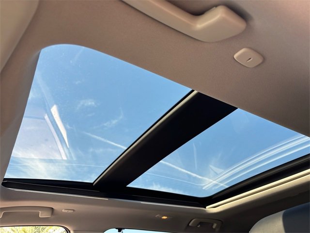 Used 2022 Nissan Rogue Platinum w/ Head-Up Display Package image 6