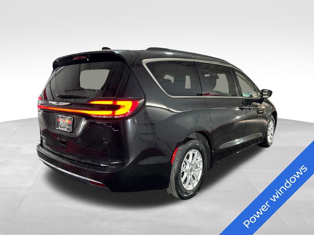 Used 2022 Chrysler Pacifica Touring-L image 5