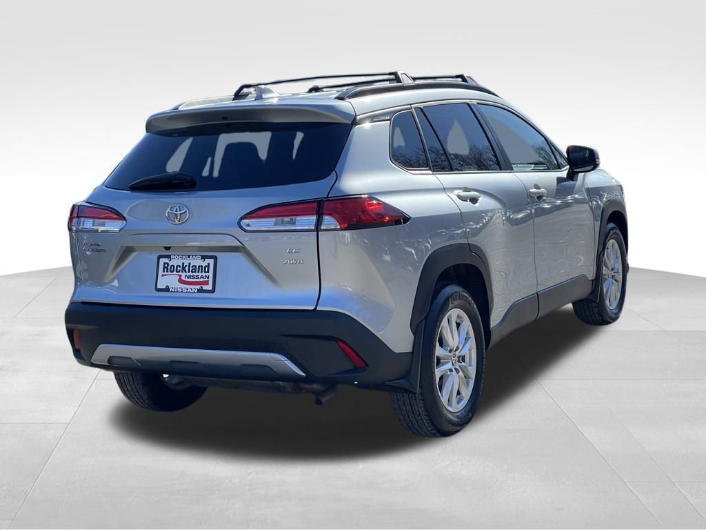 Used 2023 Toyota Corolla Cross LE w/ Moonroof Package image 4