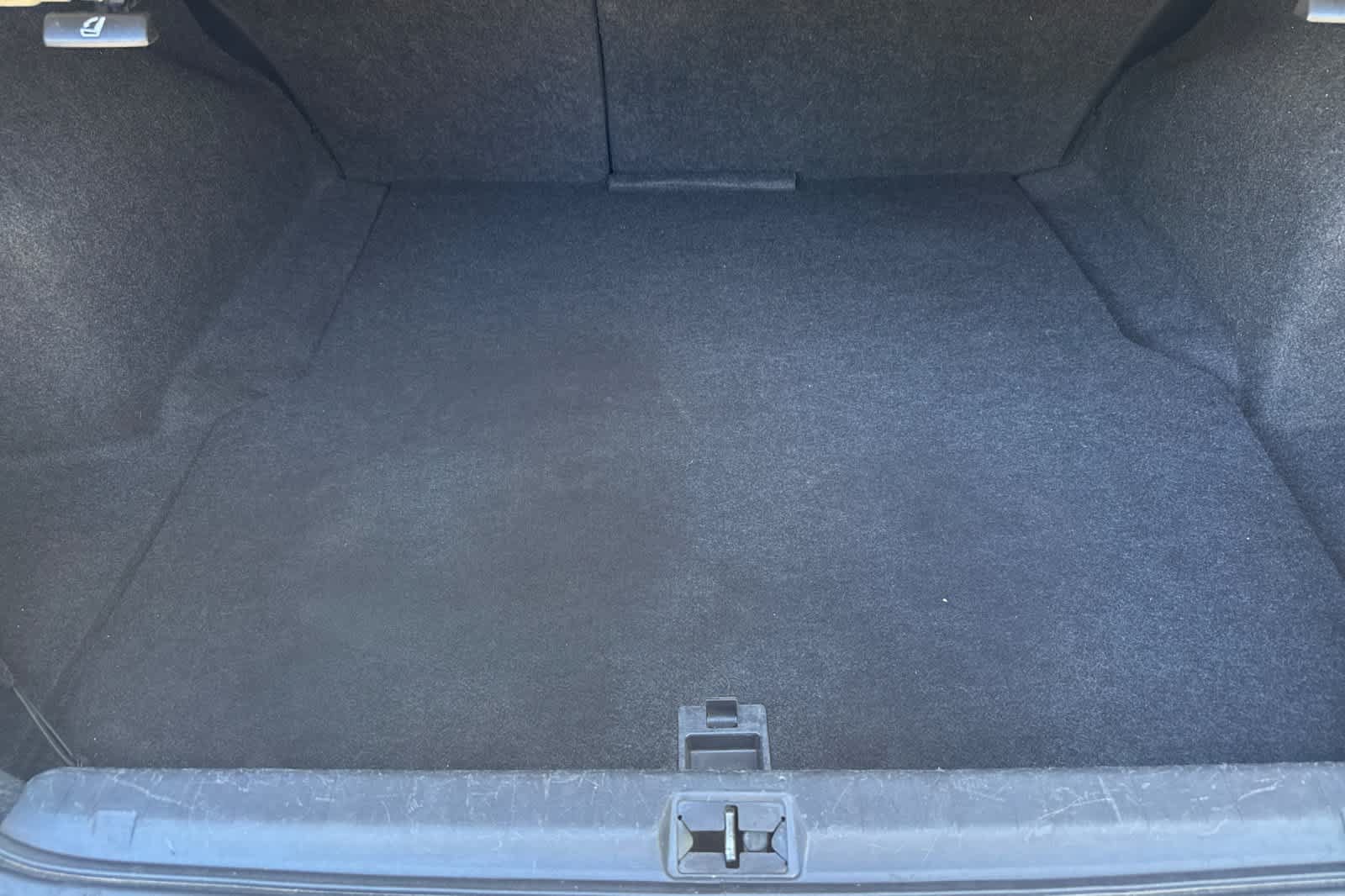 Used 2010 Subaru Legacy 2.5i Premium AWD/4WD image 17