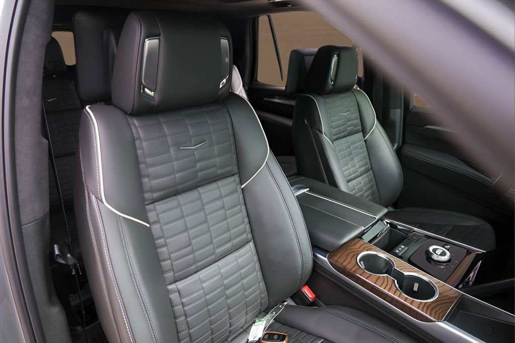 Certified 2026 Cadillac Escalade Platinum Sport w/ LPO, ONYX Package AWD/4WD image 32