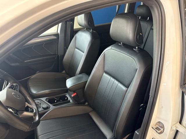 Used 2024 Volkswagen Tiguan SE R-Line AWD/4WD image 9
