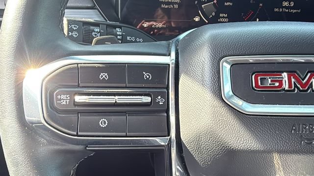 Used 2025 GMC Acadia Elevation FWD image 17