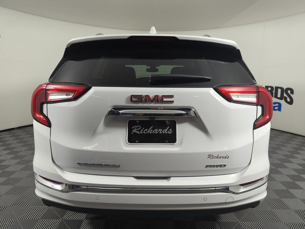 Used 2024 GMC Terrain Denali AWD/4WD image 4