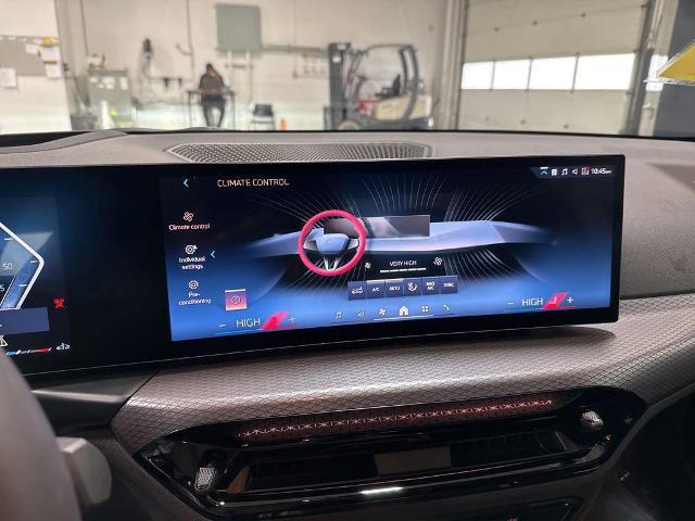 Used 2025 BMW 330i xDrive Sedan w/ Premium Package image 17