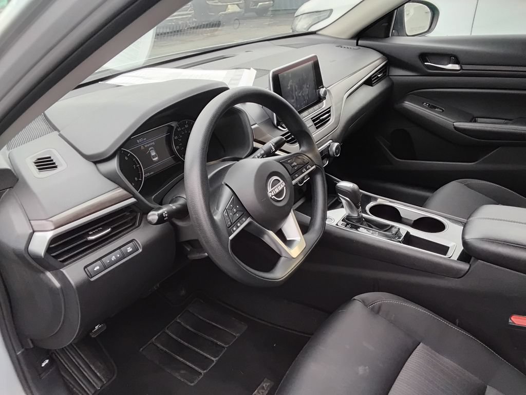 Used 2024 Nissan Altima 2.5 SV FWD image 8