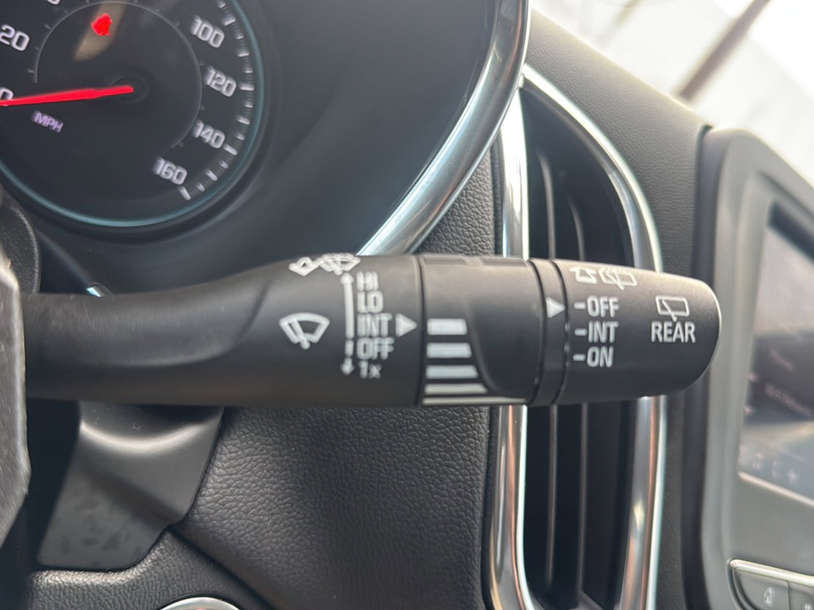 Used 2022 Chevrolet Equinox LT FWD image 28