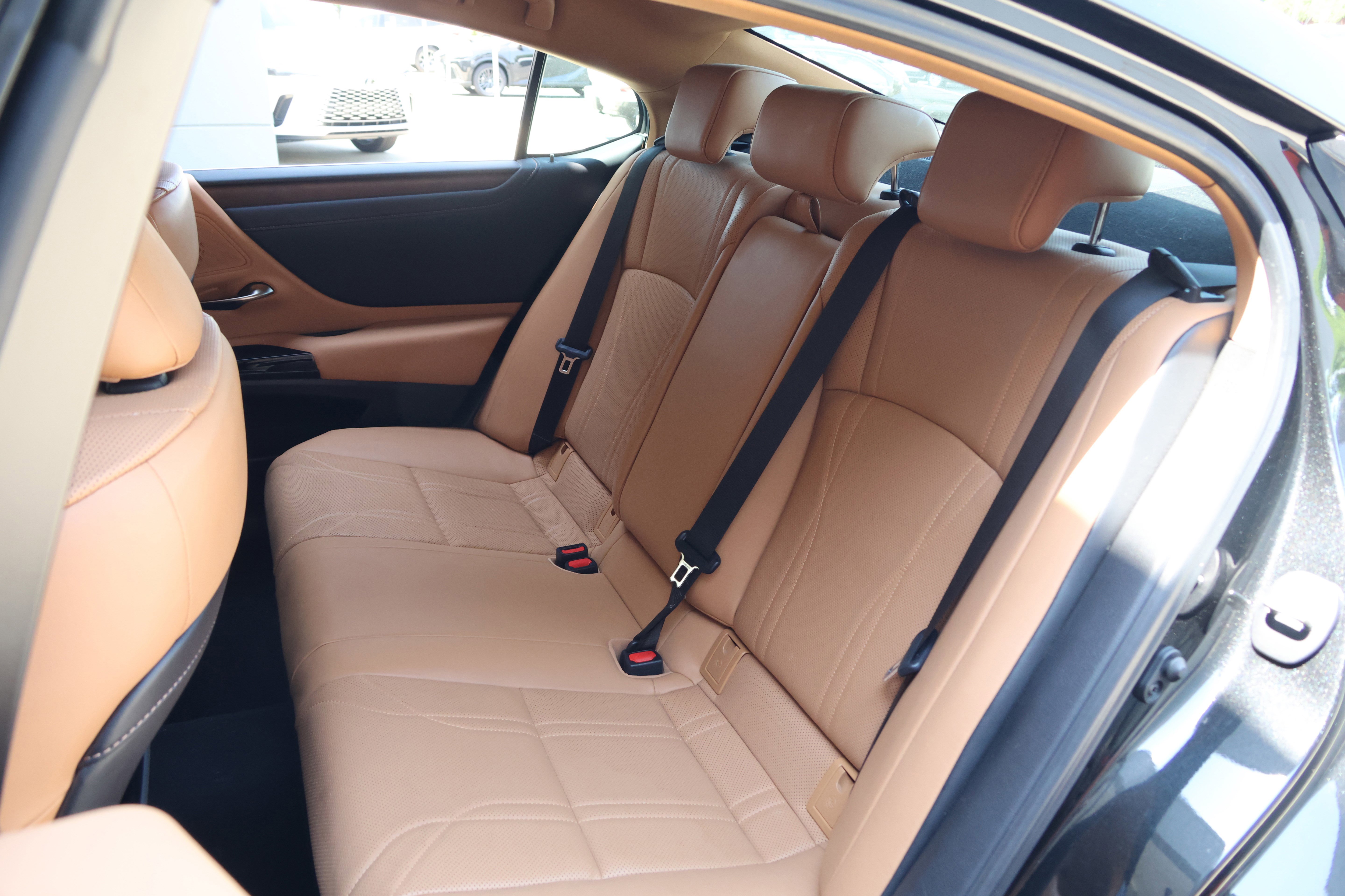 Certified 2023 Lexus ES 300h w/ Accessory Package (Z2) FWD image 36