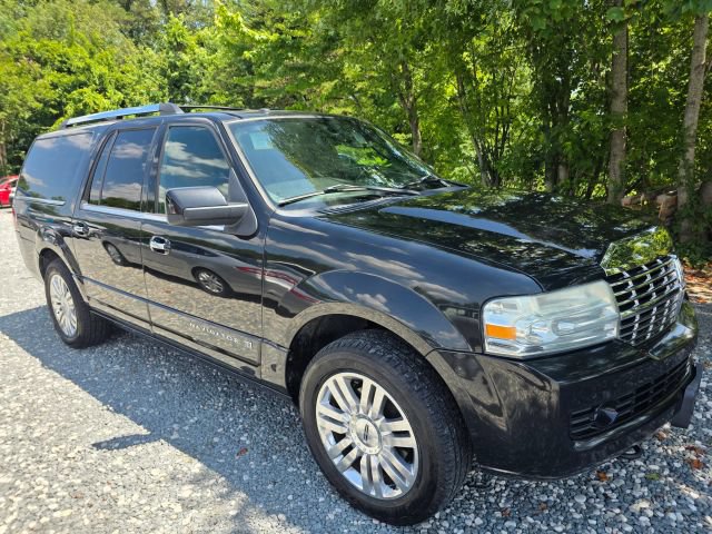 Used 2013 Lincoln Navigator L 2WD image 3