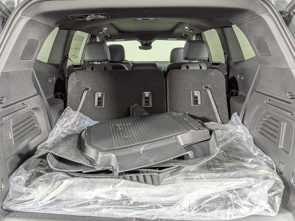 New 2026 GMC Acadia AT4 w/ Luxury Package AWD/4WD image 10