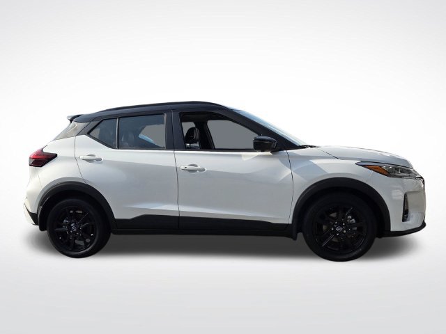 Used 2023 Nissan Kicks SR w/ SR Premium Package FWD image 10