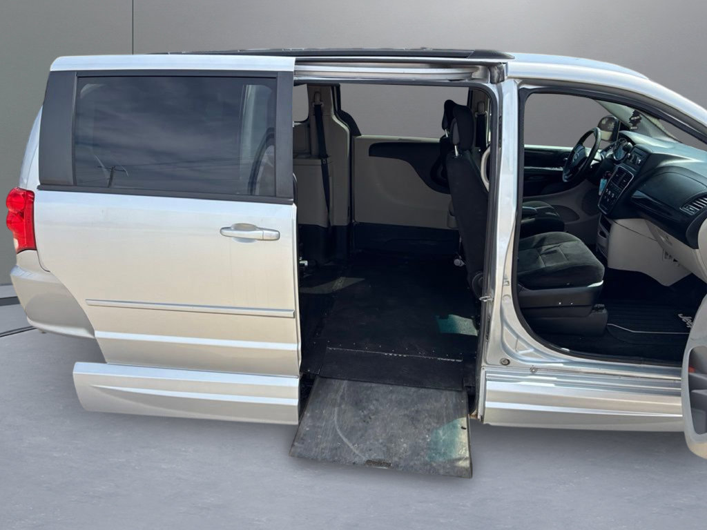 Used 2012 Dodge Grand Caravan SXT FWD image 33