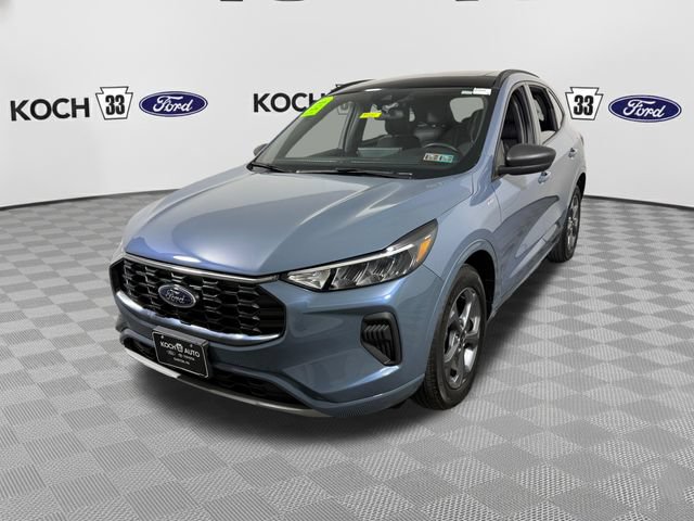 Used 2023 Ford Escape ST-Line w/ Tech Pack #1 AWD/4WD image 3
