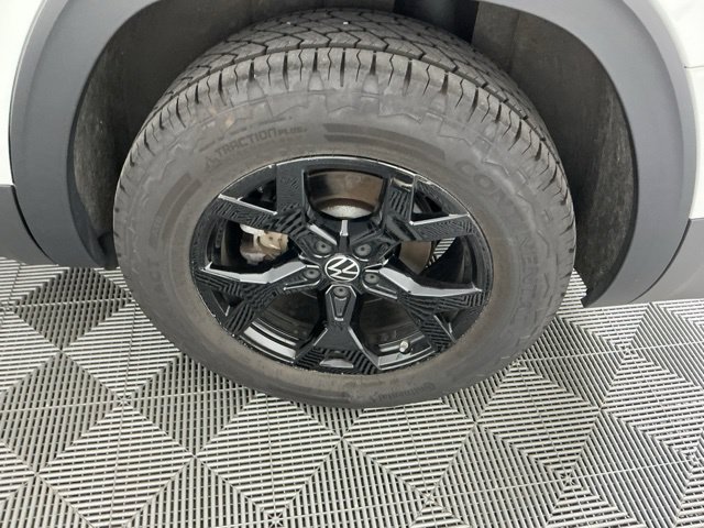 Used 2024 Volkswagen Atlas Peak Edition SE AWD/4WD image 17