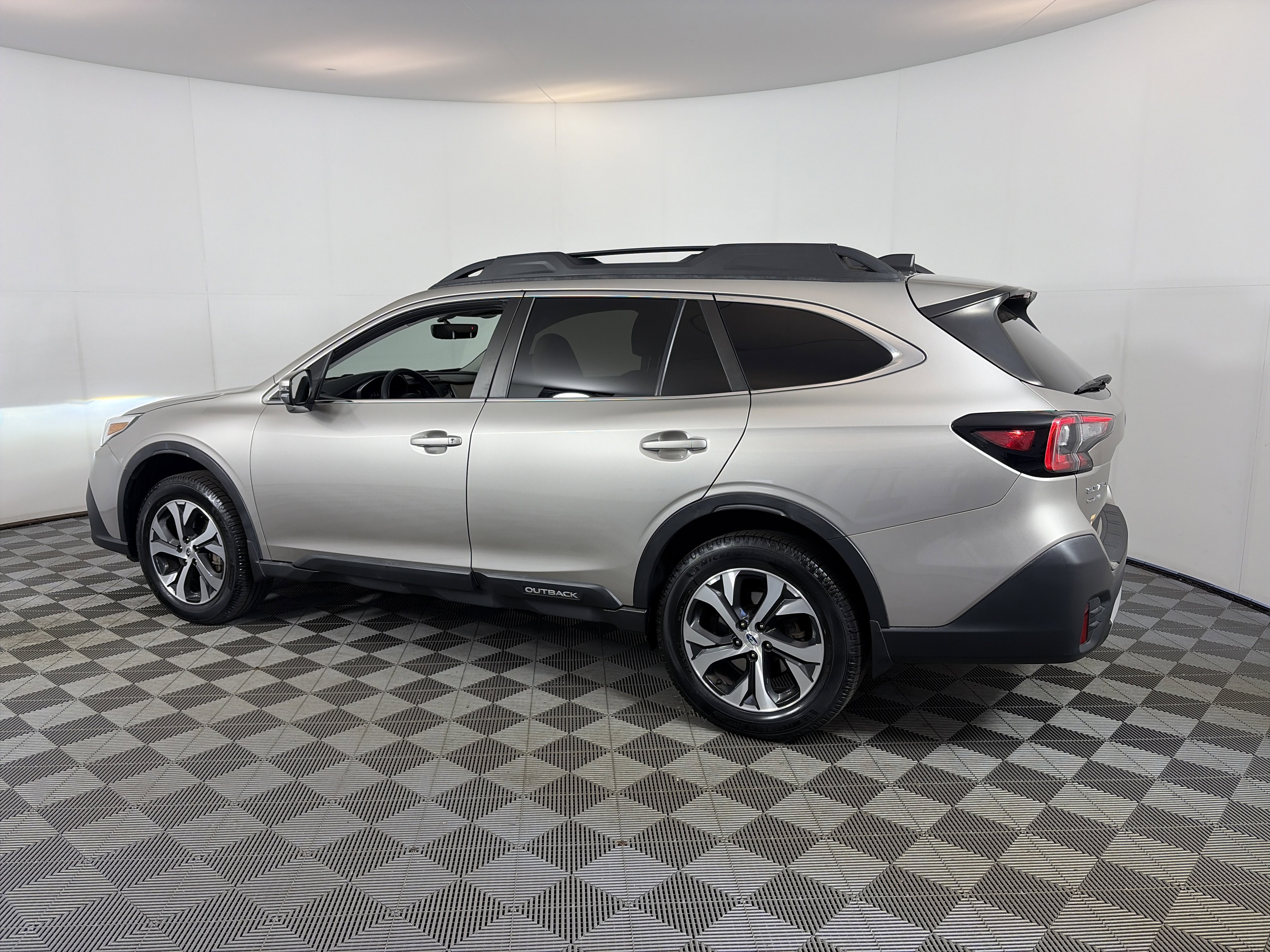 Used 2020 Subaru Outback Limited w/ Popular Package #2 AWD/4WD image 8