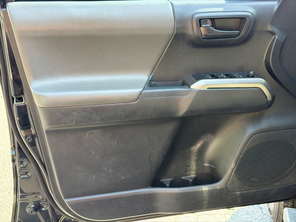Used 2022 Toyota Tacoma SR5 w/ Technology Package RWD image 12