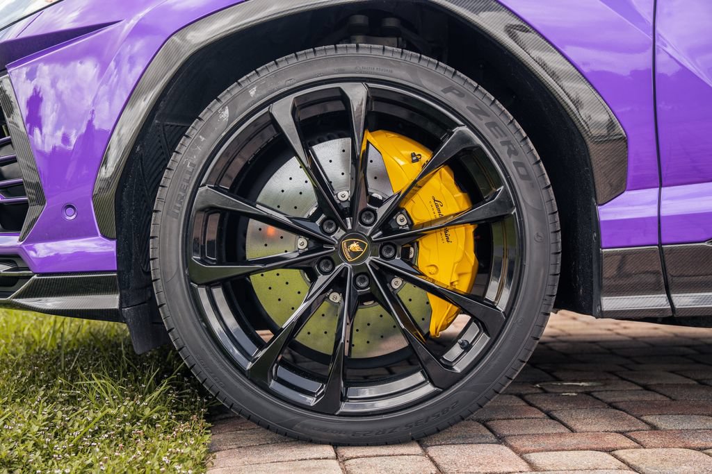 Used 2021 Lamborghini Urus AWD/4WD image 16