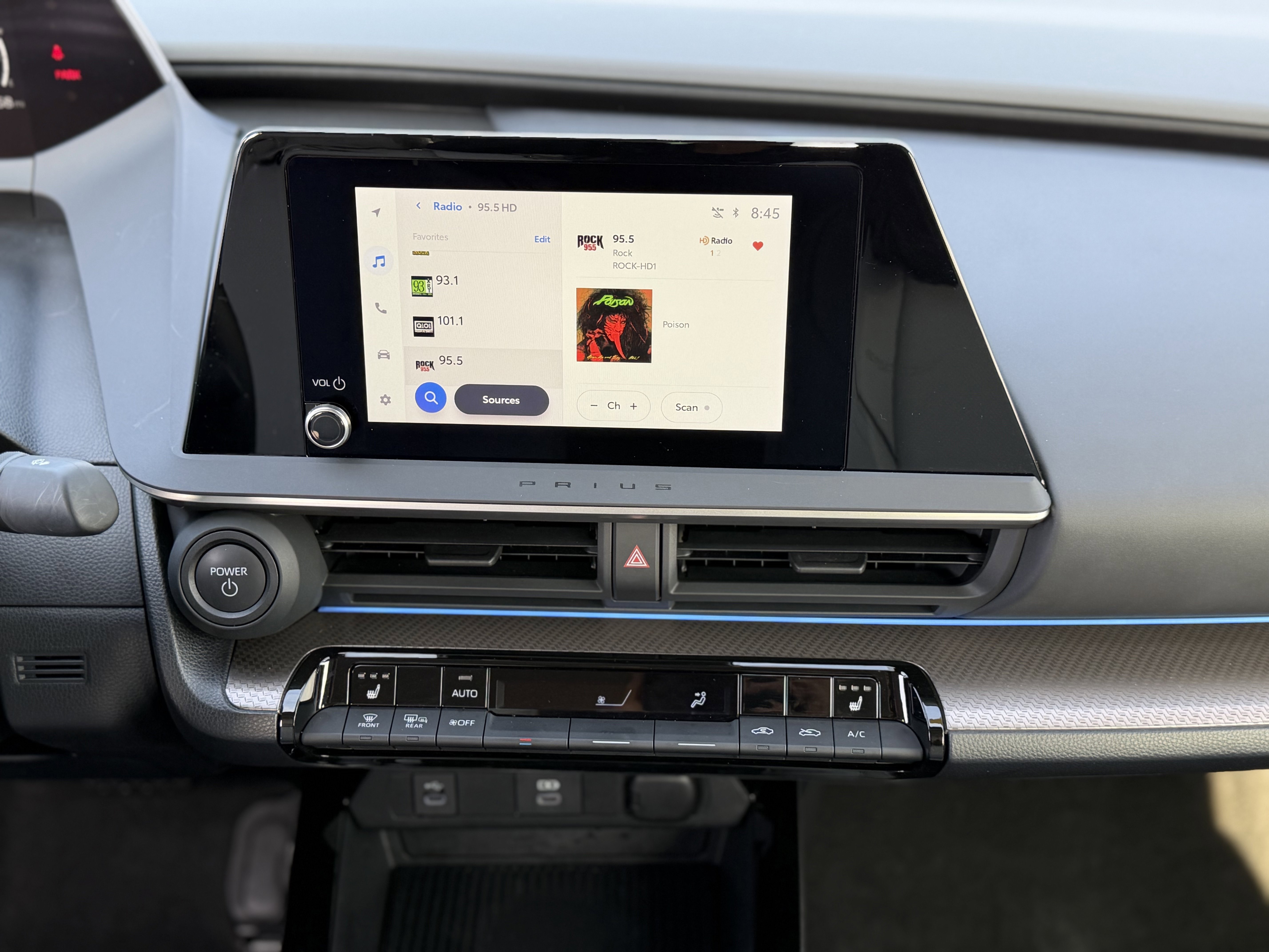 Used 2024 Toyota Prius XLE image 3