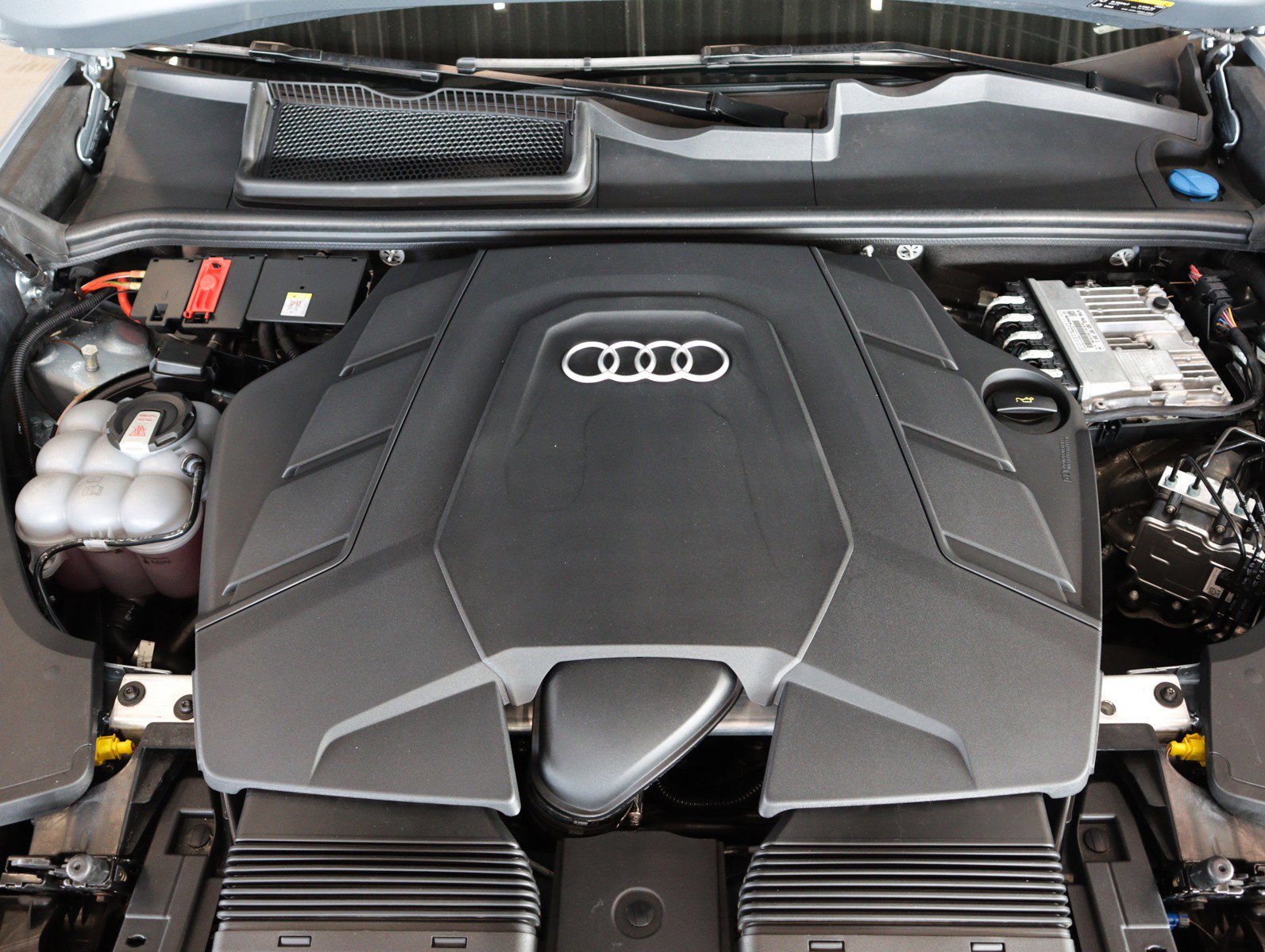 Used 2023 Audi Q8 Premium Plus w/ Premium Plus Package image 4