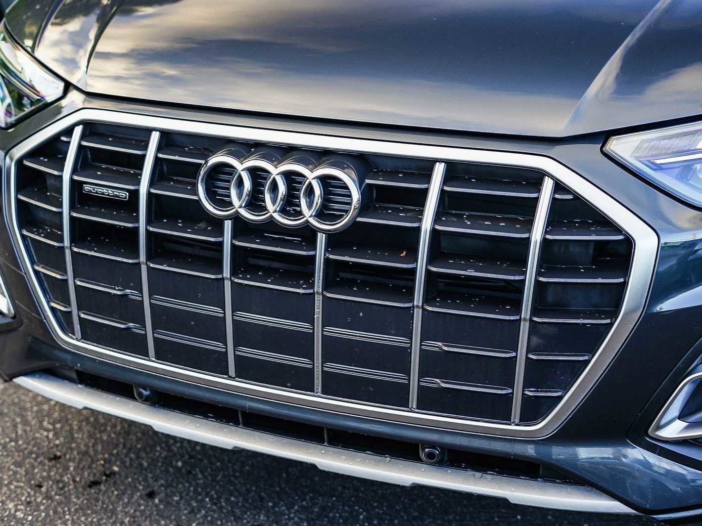 Used 2023 Audi Q5 Premium w/ Convenience Package image 8