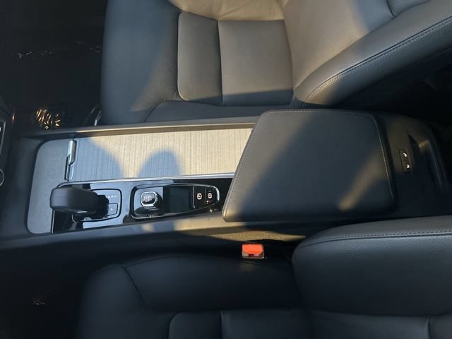 Certified 2025 Volvo XC60 B5 Plus AWD/4WD image 26