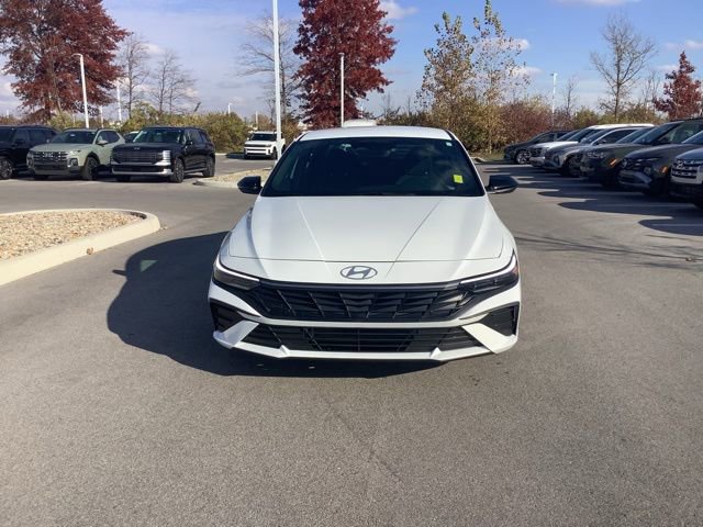 Used 2025 Hyundai Elantra SEL image 2