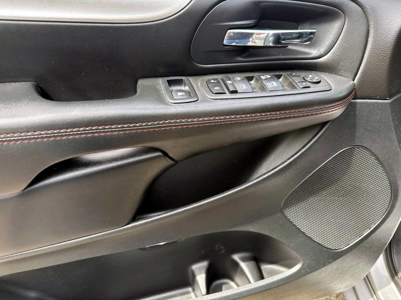 Used 2018 Dodge Grand Caravan GT FWD image 17