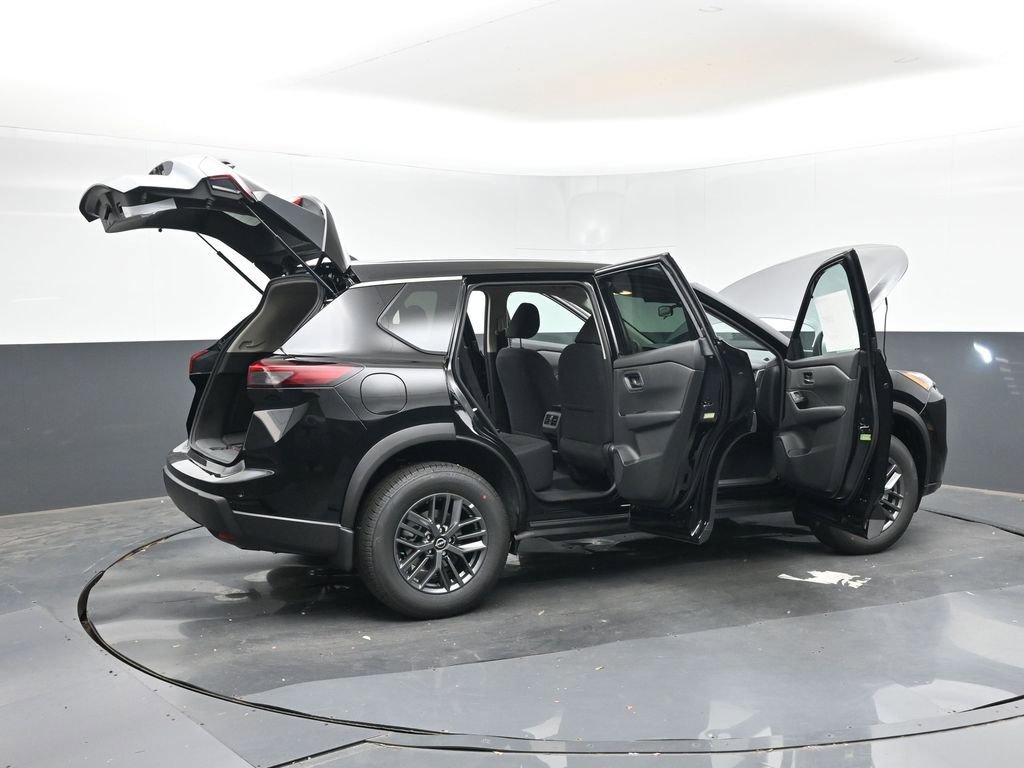 Used 2025 Nissan Rogue S image 34