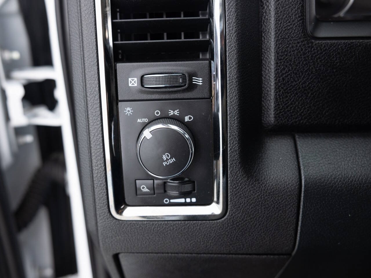 Used 2015 RAM 1500 Sport AWD/4WD image 39