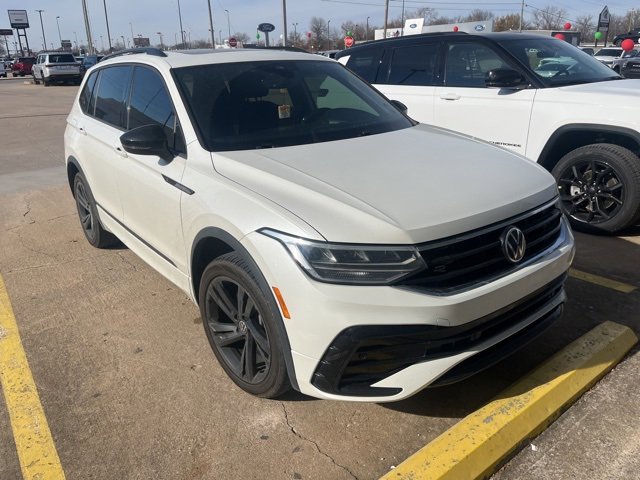 Used 2023 Volkswagen Tiguan SE R-Line image 2