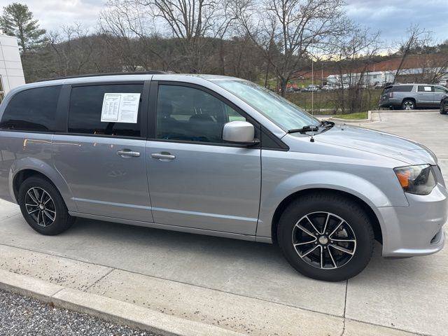 Used 2018 Dodge Grand Caravan SE image 3