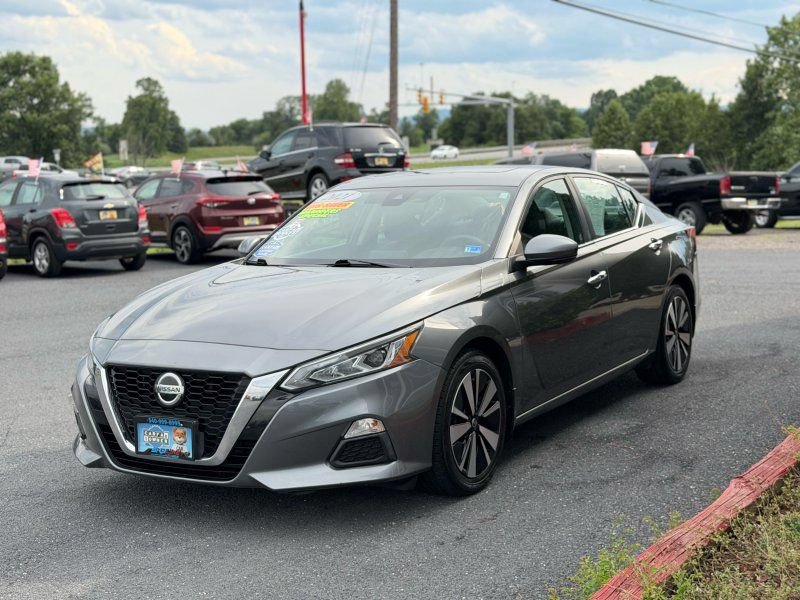 Used 2021 Nissan Altima 2.5 SV w/ SV Premium Package FWD image 2
