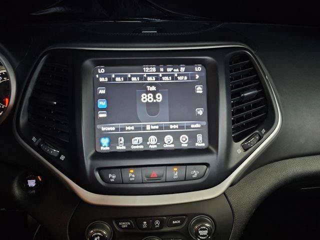Used 2018 Jeep Cherokee Overland w/ Technology Group AWD/4WD image 23